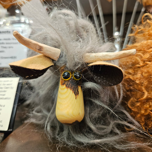 74980118 Highland Cow