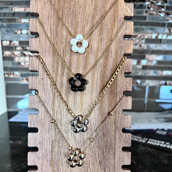 Daisy Resin/Gold Plated necklace