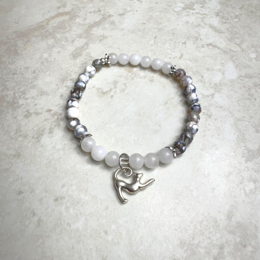 6.75" Fire Agate & Quartz Bracelet w/ Silver Stretching Kitty Charm