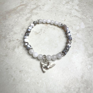 6.75" Fire Agate & Quartz Bracelet w/ Silver Stretching Kitty Charm