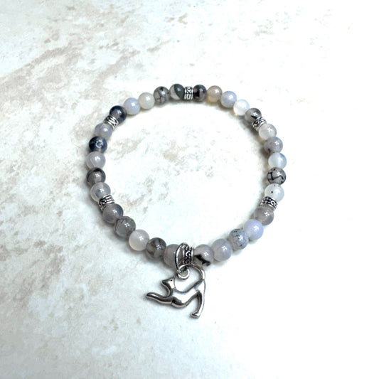 6.75" Agate Bracelet w/ Stretching Kitty Charm