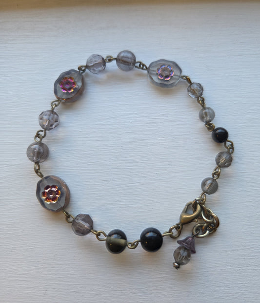 Cech Oval Smokey Flower, Gray and Black Glass Bead Bracelet