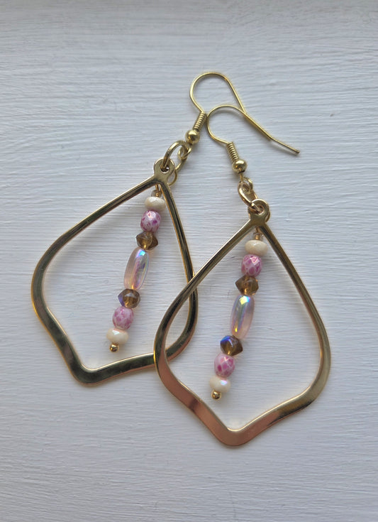 Gold tone Teardrop Ring with Pink, Cream and Bronze Czech Beads