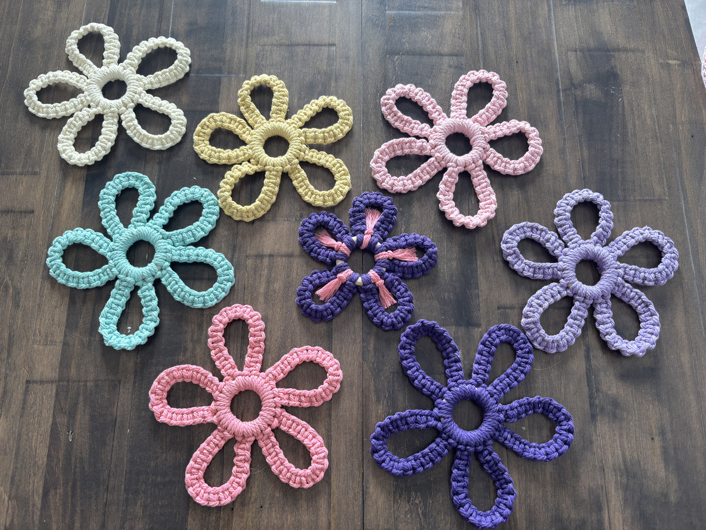 Macrame flowers - Assorted colours