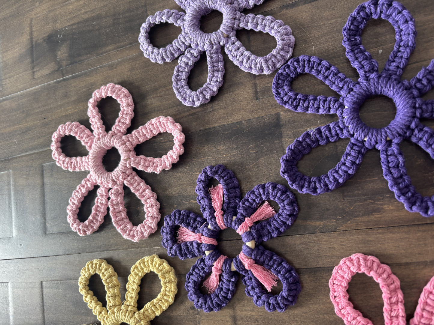 Macrame flowers - Assorted colours