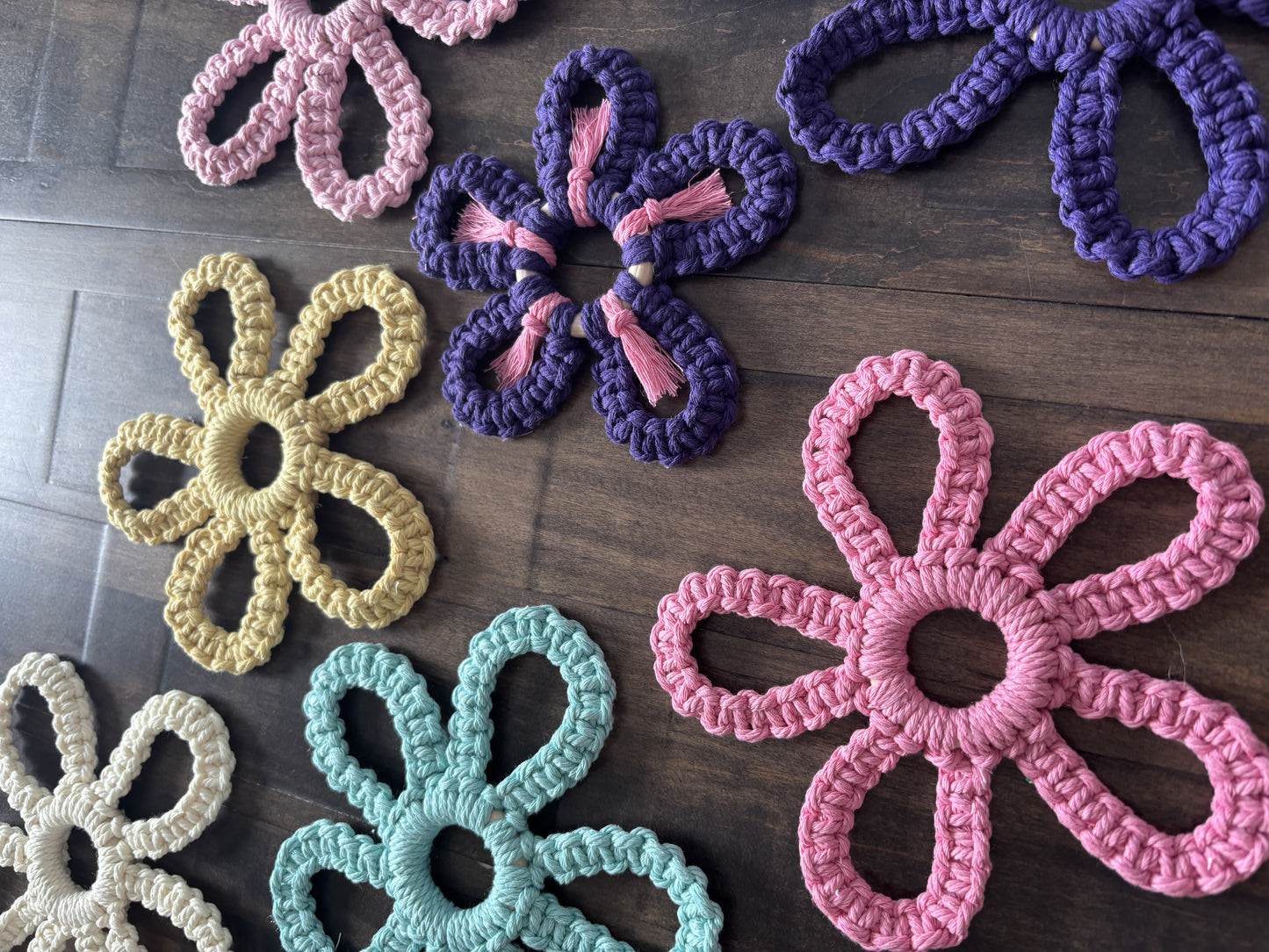 Macrame flowers - Assorted colours