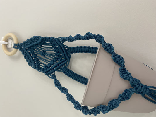Macrame plant hanger